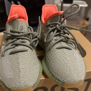 Yeezy 350 Box in Brown and Black